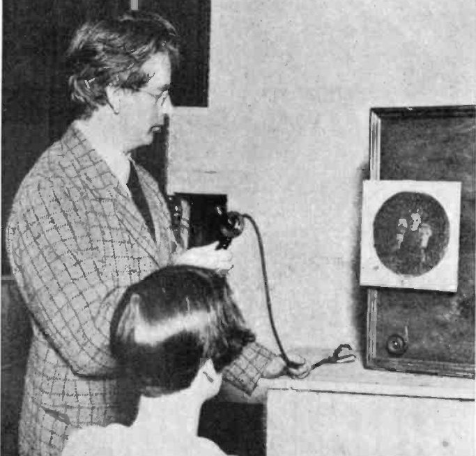 john_logie_baird_and_television_receiver-e1489938838720.jpg