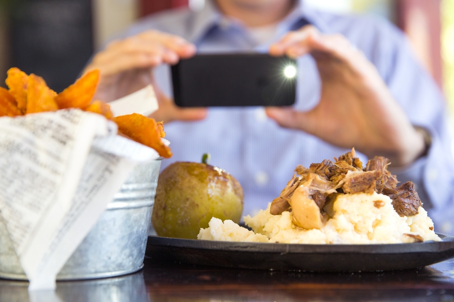 891-Instagramming food 2.jpg