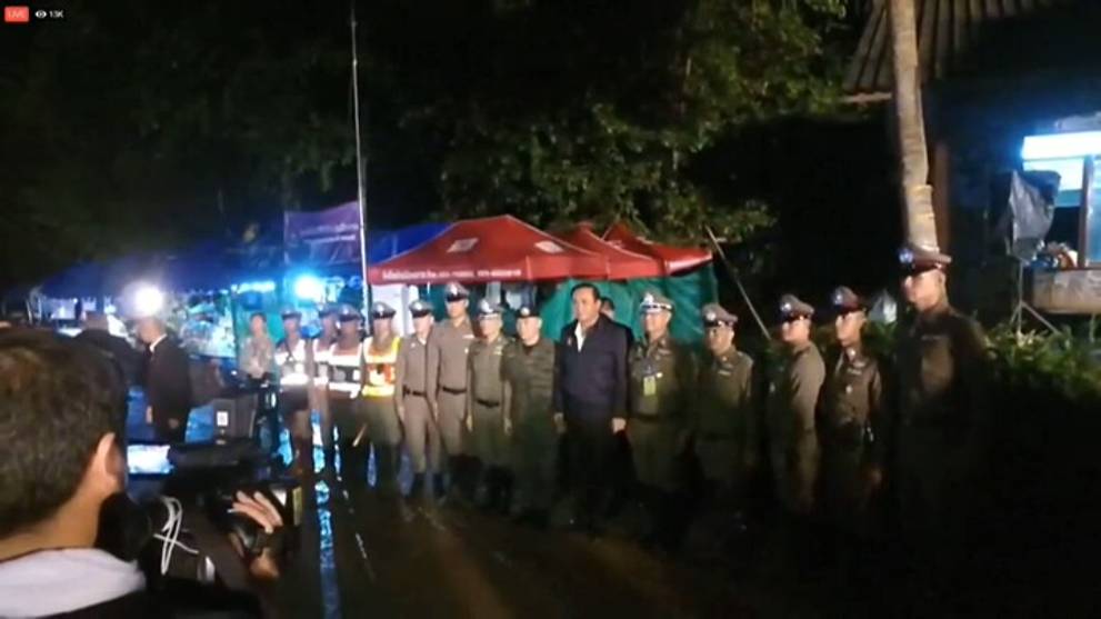 thai-pm-at-tham-luang.jpg