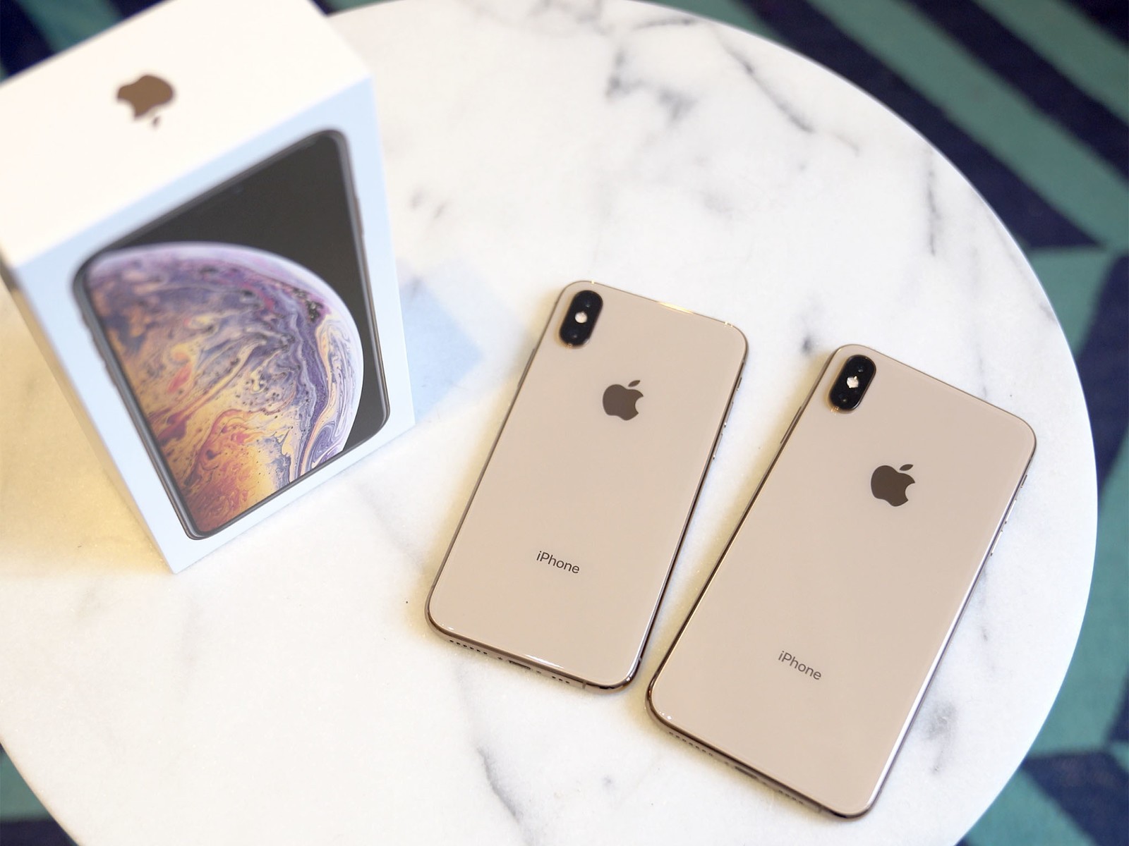 iphone-xs-box.jpg