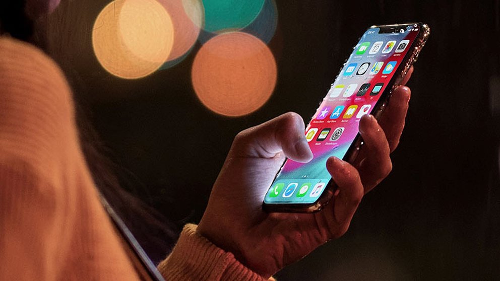 iphonexs_apple_lifestyle-rcm992x0.jpg