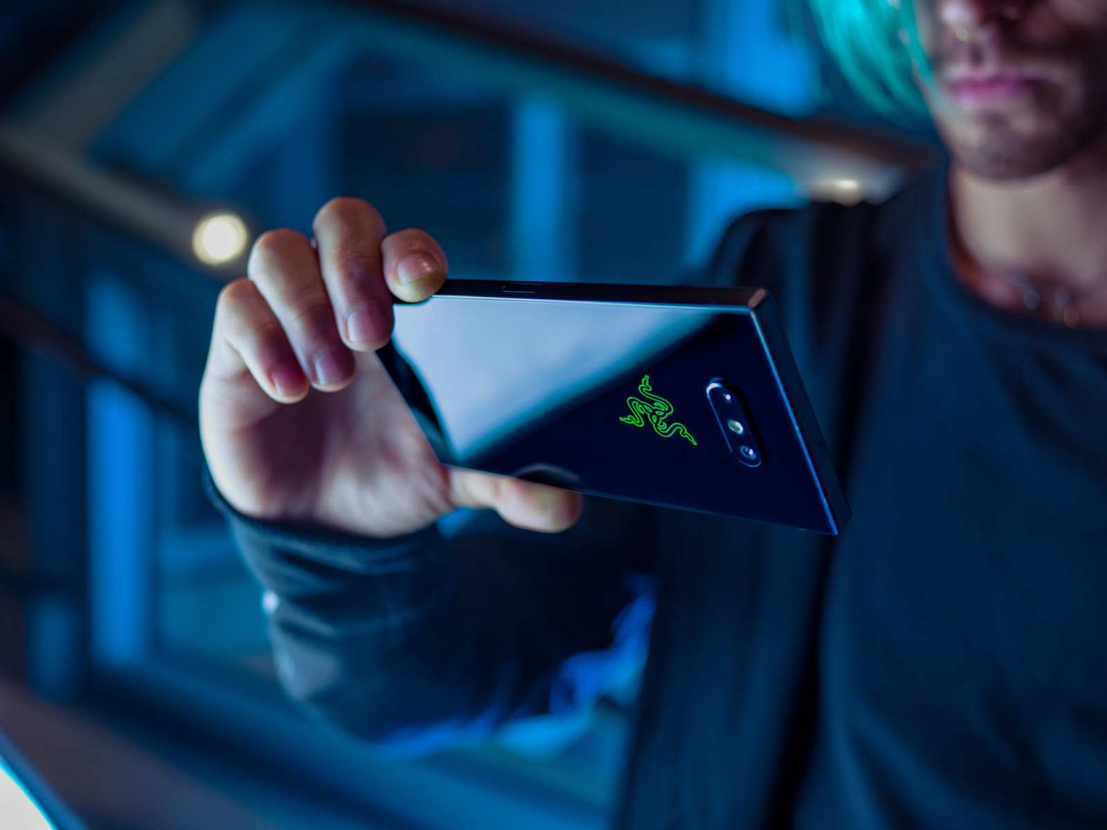 razer-phone-2-lifestyle-7.jpg